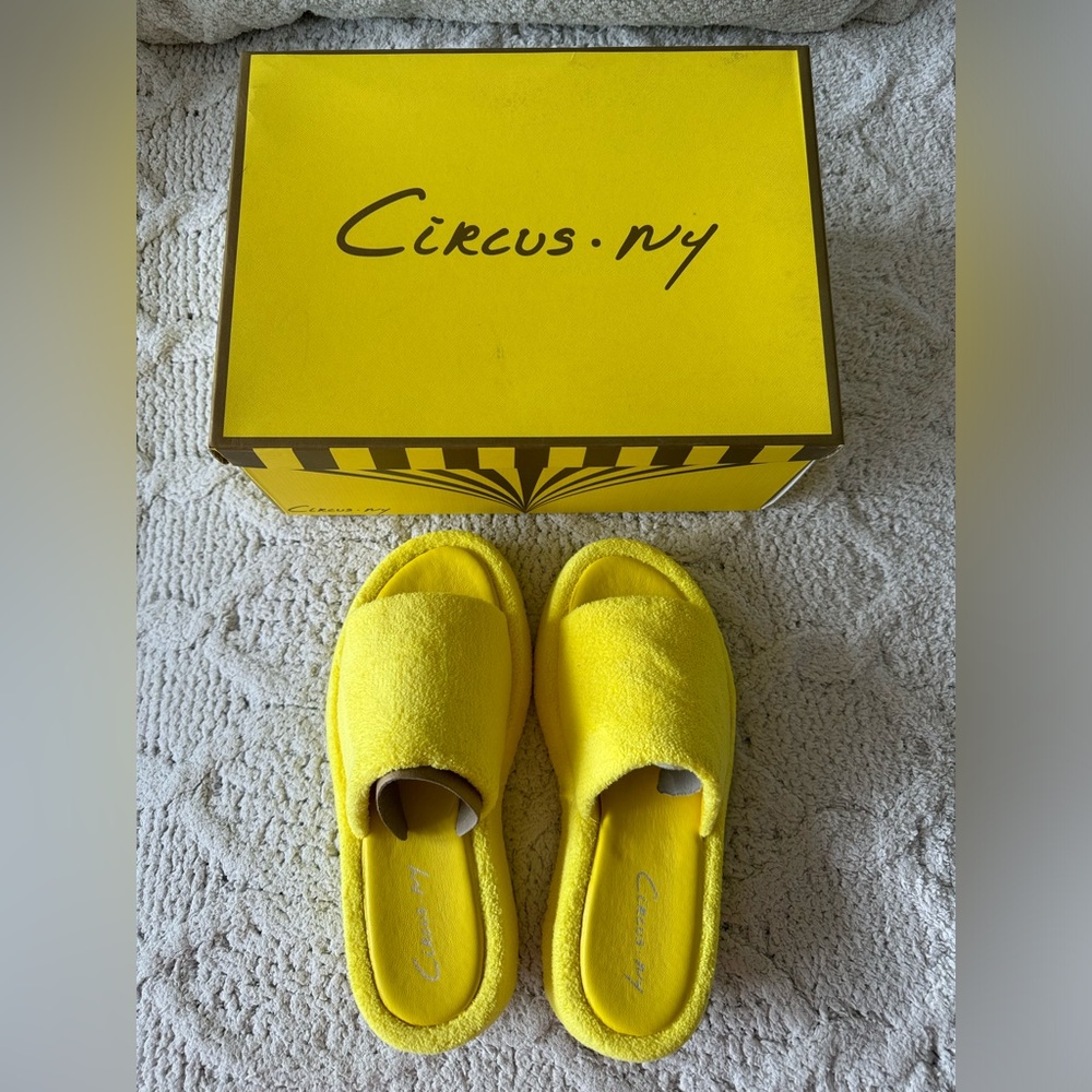 SAME EDELMAN TERRY CLOTH SANDALS , size 6.5  yellow